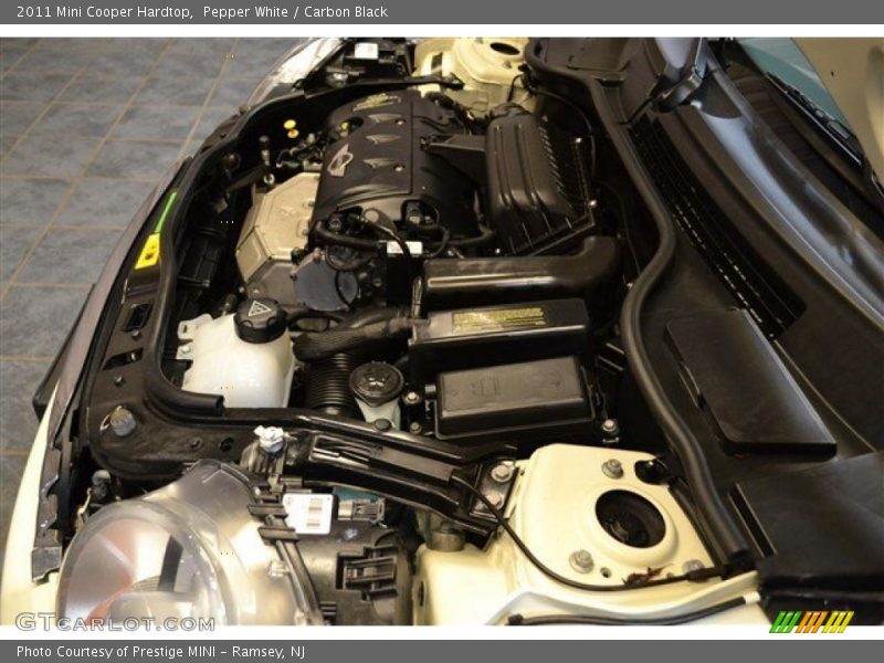 Pepper White / Carbon Black 2011 Mini Cooper Hardtop
