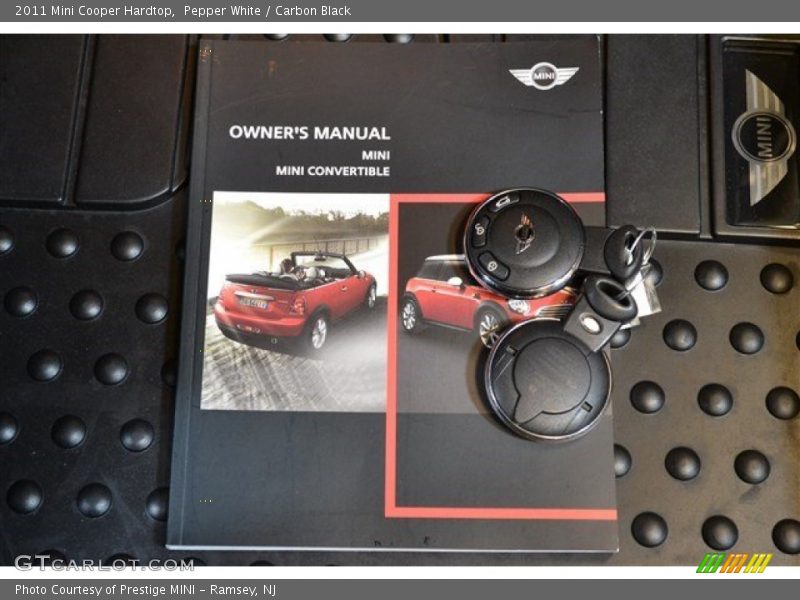 Pepper White / Carbon Black 2011 Mini Cooper Hardtop