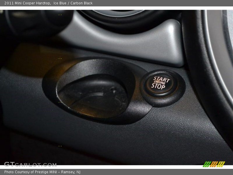 Ice Blue / Carbon Black 2011 Mini Cooper Hardtop