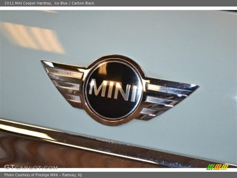 Ice Blue / Carbon Black 2011 Mini Cooper Hardtop