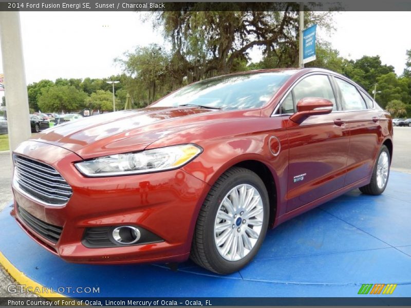 Front 3/4 View of 2014 Fusion Energi SE