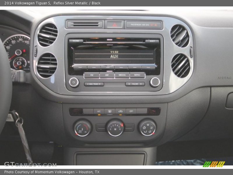Reflex Silver Metallic / Black 2014 Volkswagen Tiguan S