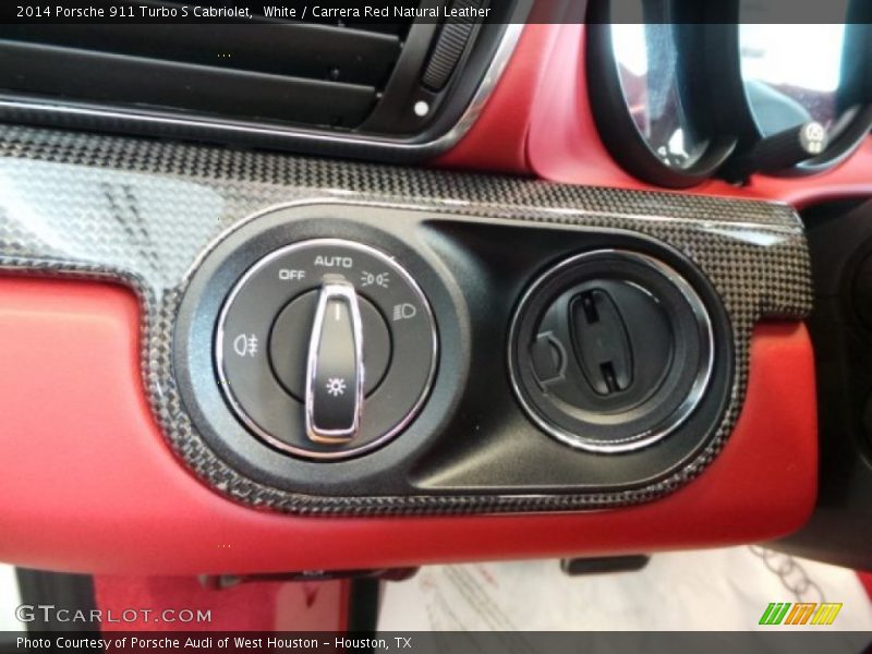 Controls of 2014 911 Turbo S Cabriolet