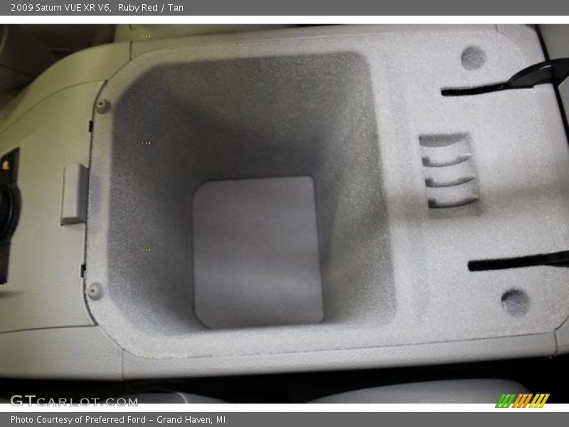 Ruby Red / Tan 2009 Saturn VUE XR V6