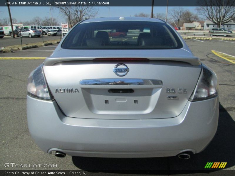 Radiant Silver Metallic / Charcoal 2009 Nissan Altima 3.5 SE