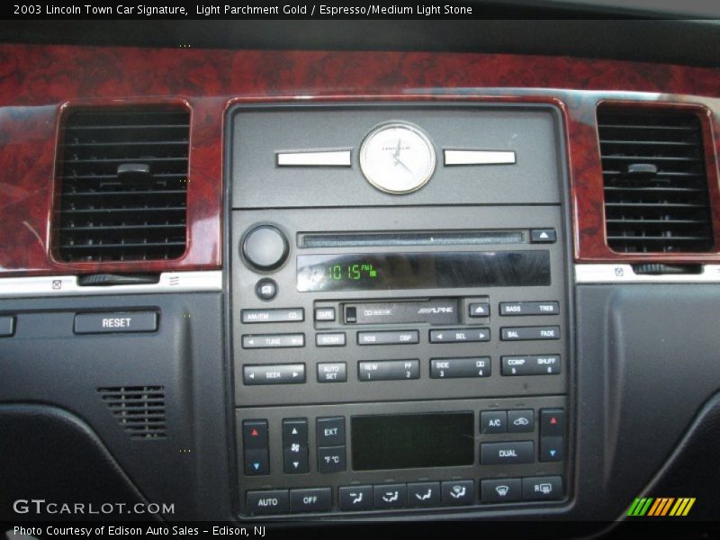 Light Parchment Gold / Espresso/Medium Light Stone 2003 Lincoln Town Car Signature