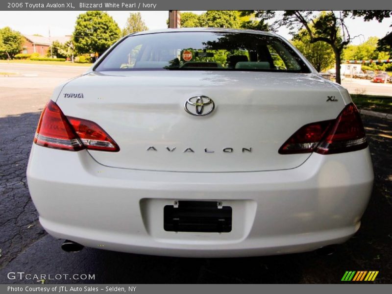 Blizzard White Pearl / Ivory 2006 Toyota Avalon XL