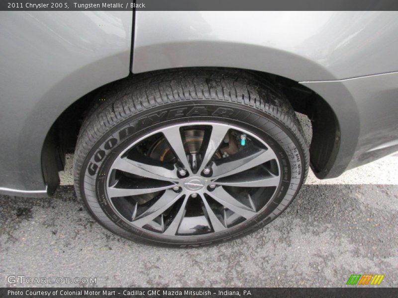 Tungsten Metallic / Black 2011 Chrysler 200 S