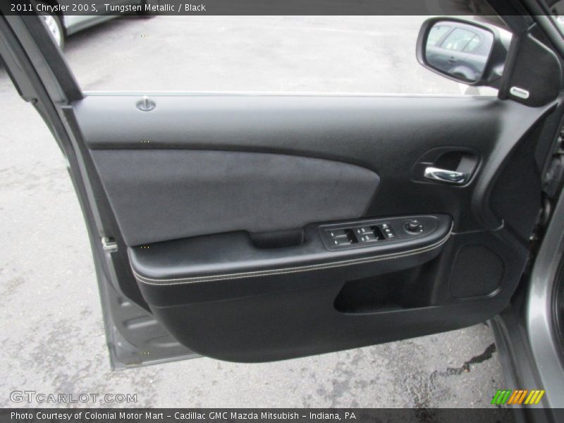 Tungsten Metallic / Black 2011 Chrysler 200 S
