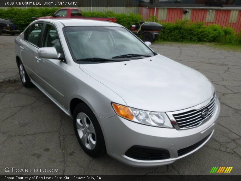 Front 3/4 View of 2009 Optima LX