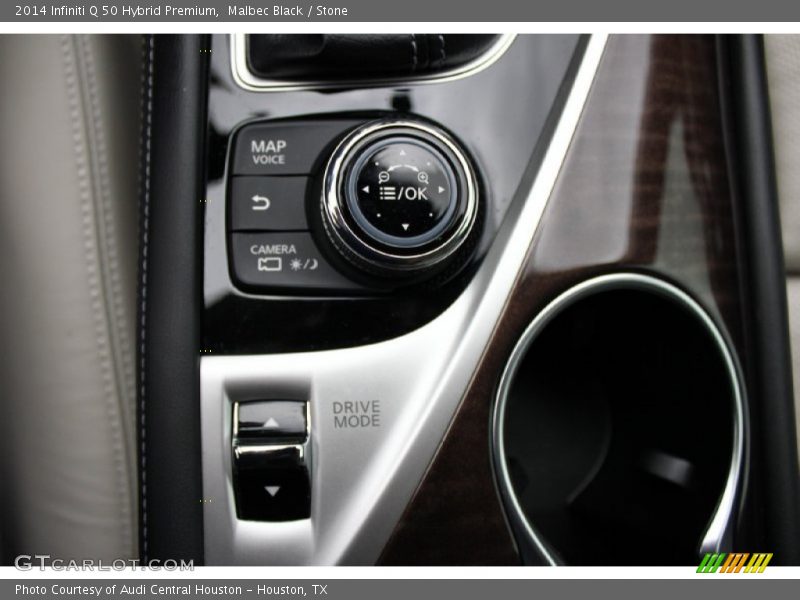 Controls of 2014 Q 50 Hybrid Premium