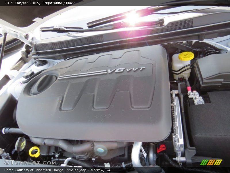 Bright White / Black 2015 Chrysler 200 S