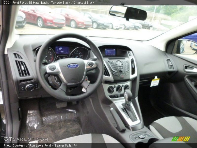 Tuxedo Black / Charcoal Black 2014 Ford Focus SE Hatchback