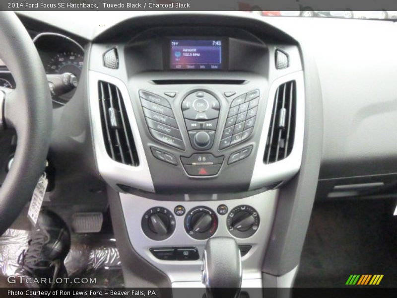 Tuxedo Black / Charcoal Black 2014 Ford Focus SE Hatchback