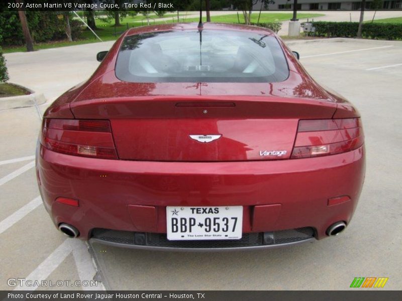 Toro Red / Black 2007 Aston Martin V8 Vantage Coupe