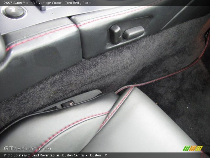 Toro Red / Black 2007 Aston Martin V8 Vantage Coupe