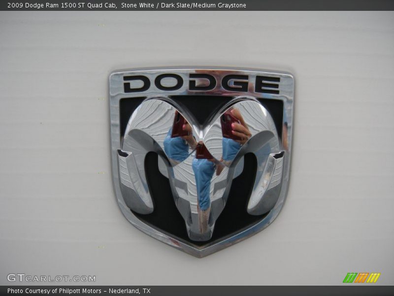 Stone White / Dark Slate/Medium Graystone 2009 Dodge Ram 1500 ST Quad Cab