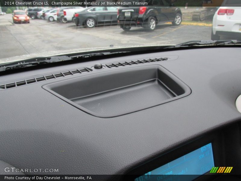 Champagne Silver Metallic / Jet Black/Medium Titanium 2014 Chevrolet Cruze LS