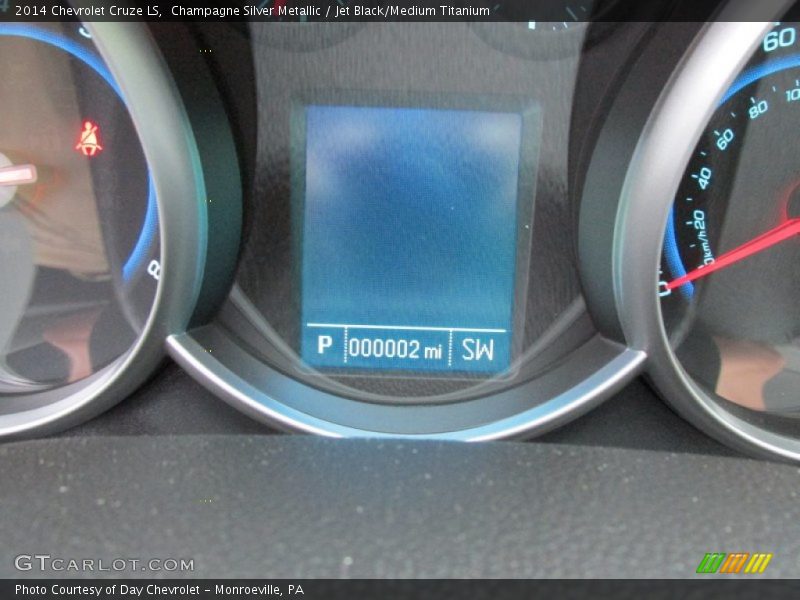 Champagne Silver Metallic / Jet Black/Medium Titanium 2014 Chevrolet Cruze LS