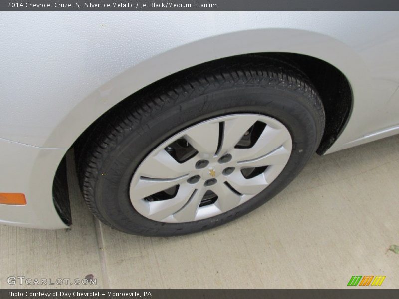 Silver Ice Metallic / Jet Black/Medium Titanium 2014 Chevrolet Cruze LS