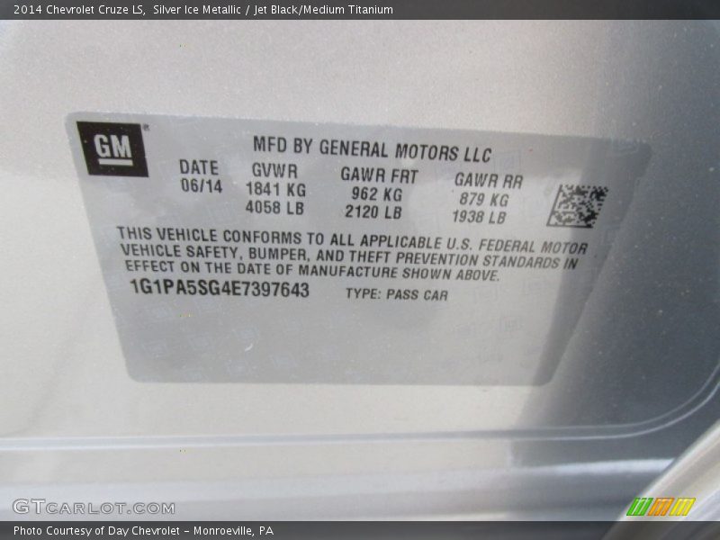 Silver Ice Metallic / Jet Black/Medium Titanium 2014 Chevrolet Cruze LS