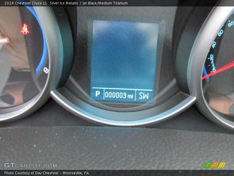 Silver Ice Metallic / Jet Black/Medium Titanium 2014 Chevrolet Cruze LS