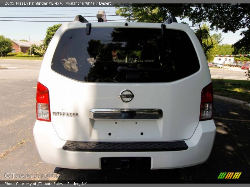 Avalanche White / Desert 2005 Nissan Pathfinder XE 4x4