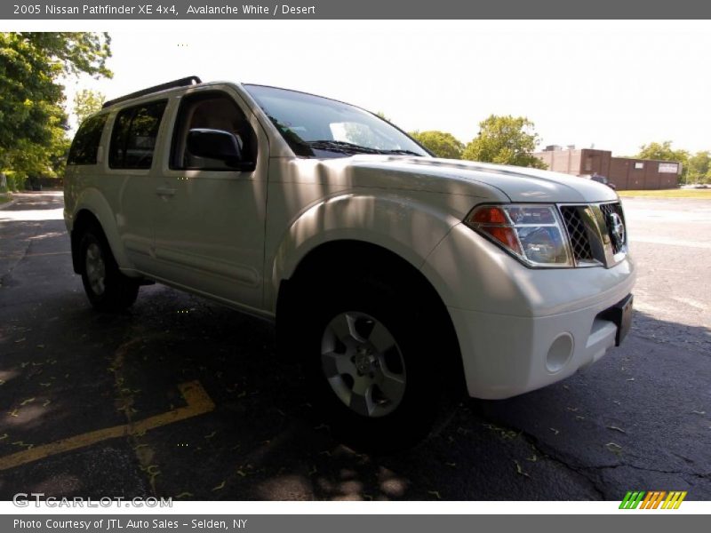 Avalanche White / Desert 2005 Nissan Pathfinder XE 4x4