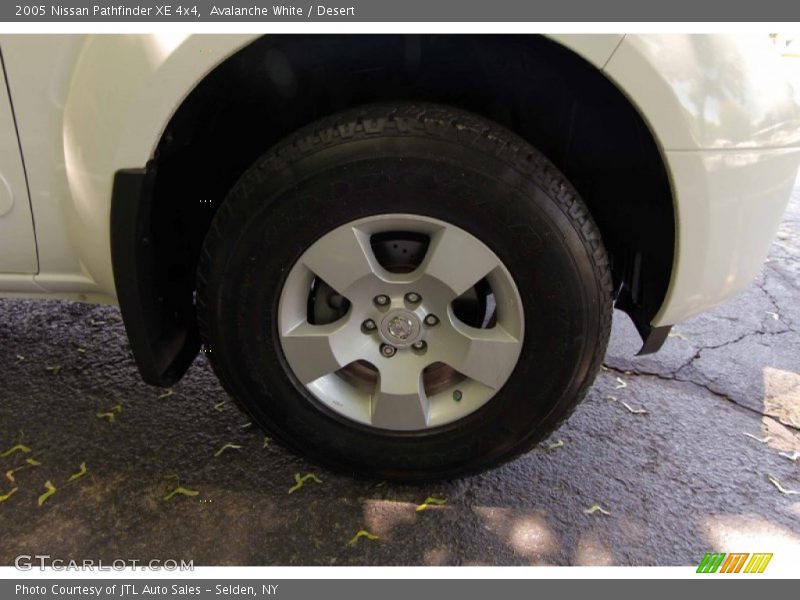 Avalanche White / Desert 2005 Nissan Pathfinder XE 4x4
