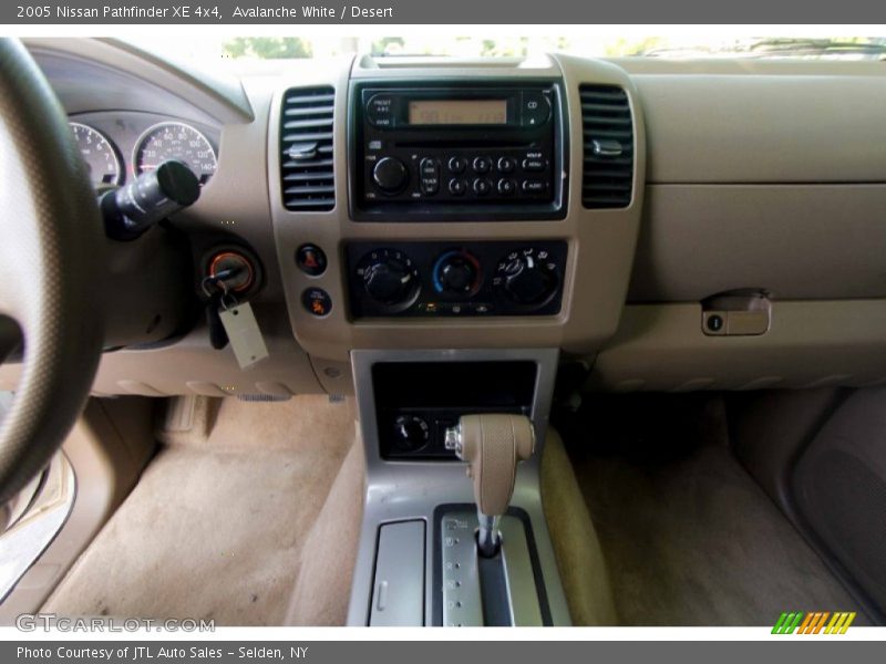 Avalanche White / Desert 2005 Nissan Pathfinder XE 4x4
