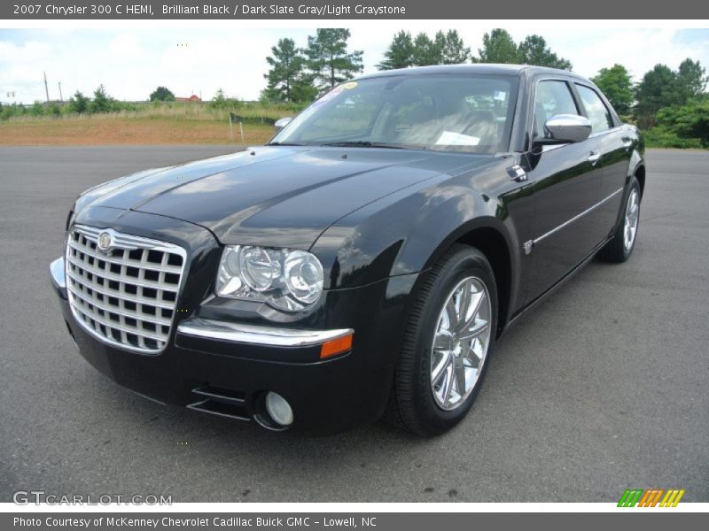 Front 3/4 View of 2007 300 C HEMI