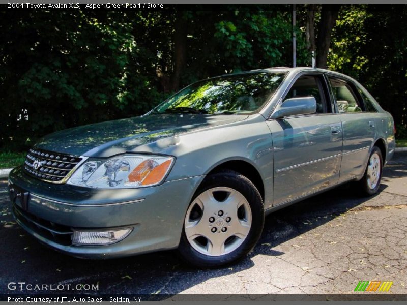 Front 3/4 View of 2004 Avalon XLS