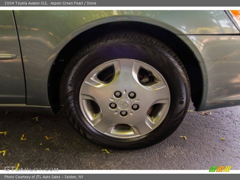  2004 Avalon XLS Wheel