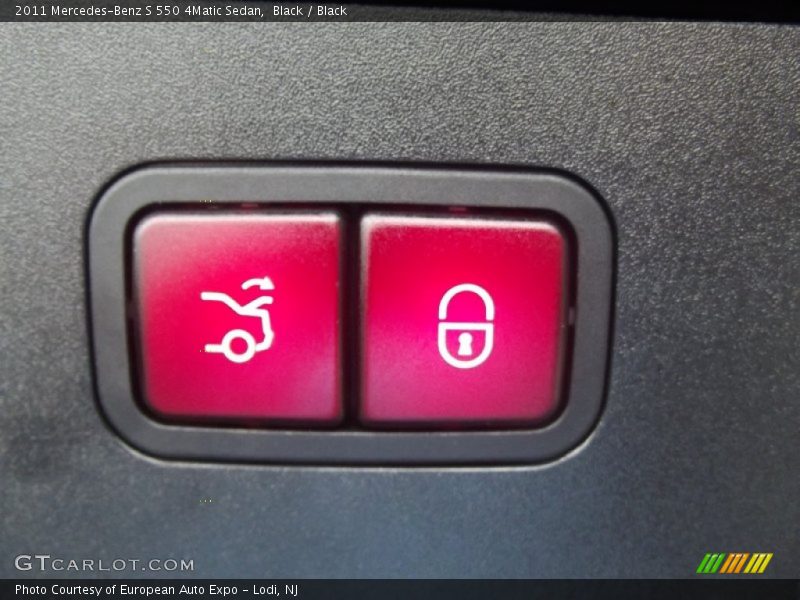 Black / Black 2011 Mercedes-Benz S 550 4Matic Sedan