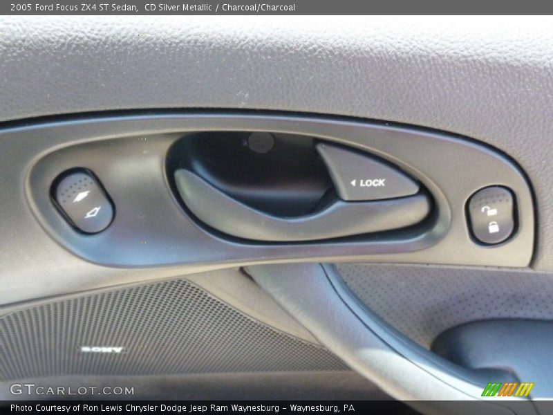 CD Silver Metallic / Charcoal/Charcoal 2005 Ford Focus ZX4 ST Sedan