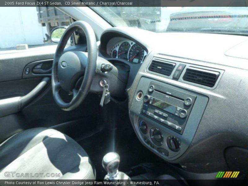 CD Silver Metallic / Charcoal/Charcoal 2005 Ford Focus ZX4 ST Sedan