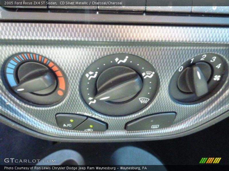 CD Silver Metallic / Charcoal/Charcoal 2005 Ford Focus ZX4 ST Sedan