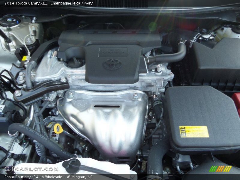 Champagne Mica / Ivory 2014 Toyota Camry XLE