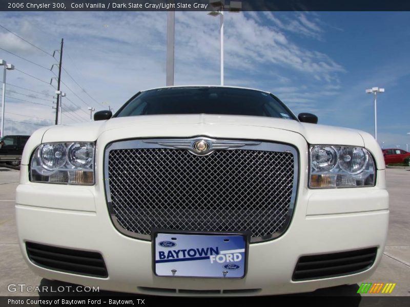 Cool Vanilla / Dark Slate Gray/Light Slate Gray 2006 Chrysler 300