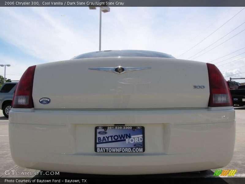 Cool Vanilla / Dark Slate Gray/Light Slate Gray 2006 Chrysler 300