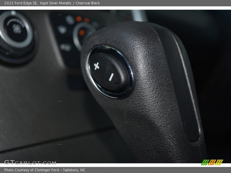 Ingot Silver Metallic / Charcoal Black 2013 Ford Edge SE