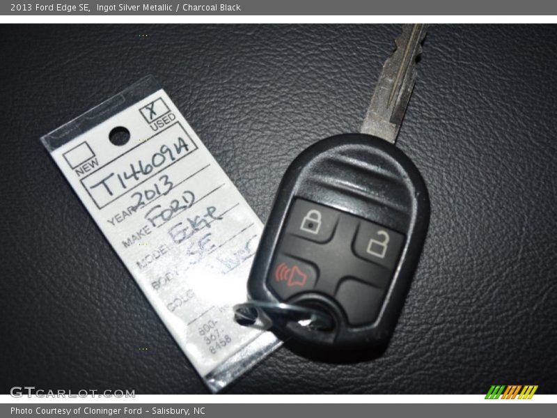 Ingot Silver Metallic / Charcoal Black 2013 Ford Edge SE