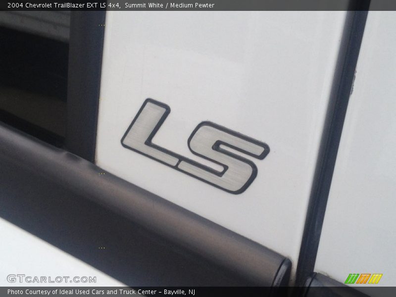 Summit White / Medium Pewter 2004 Chevrolet TrailBlazer EXT LS 4x4