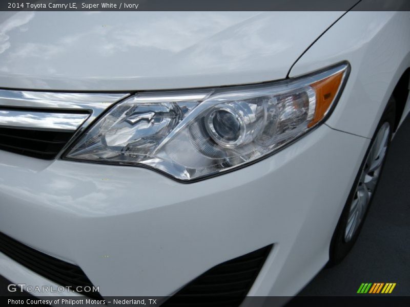Super White / Ivory 2014 Toyota Camry LE