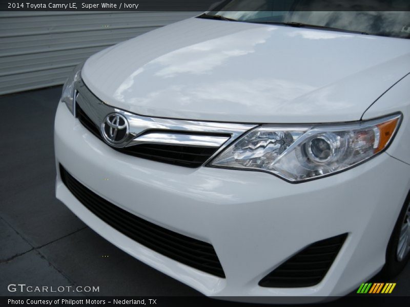 Super White / Ivory 2014 Toyota Camry LE