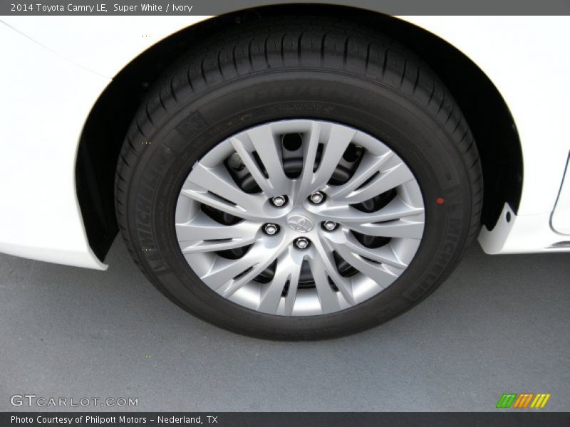 Super White / Ivory 2014 Toyota Camry LE