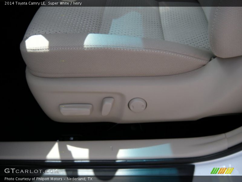 Super White / Ivory 2014 Toyota Camry LE