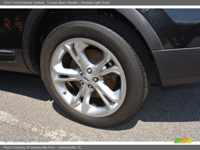 Tuxedo Black Metallic / Medium Light Stone 2013 Ford Explorer Limited
