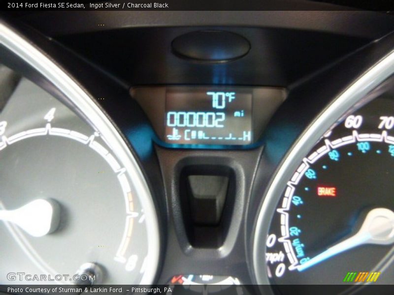 Ingot Silver / Charcoal Black 2014 Ford Fiesta SE Sedan