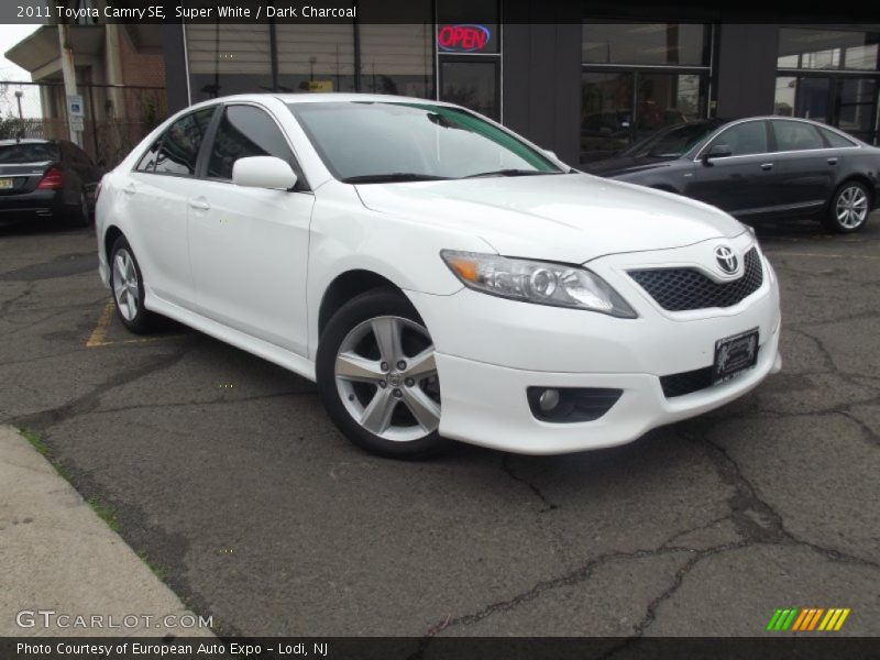 Super White / Dark Charcoal 2011 Toyota Camry SE